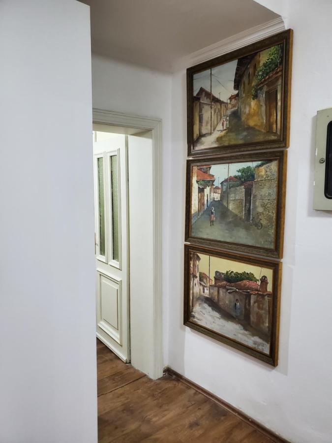 Unique Traditional House, Hosted By J&G Тирана Экстерьер фото