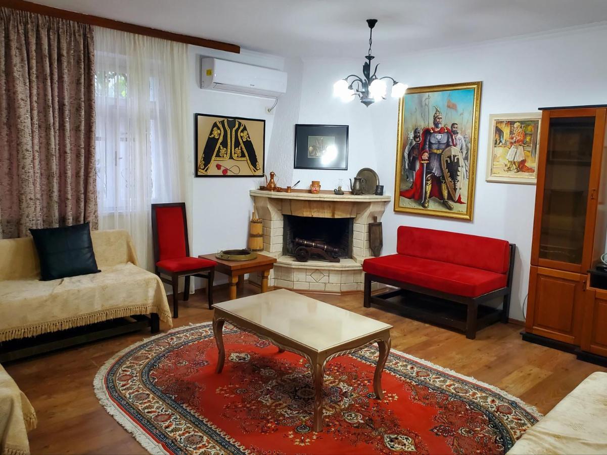 Unique Traditional House, Hosted By J&G Тирана Экстерьер фото