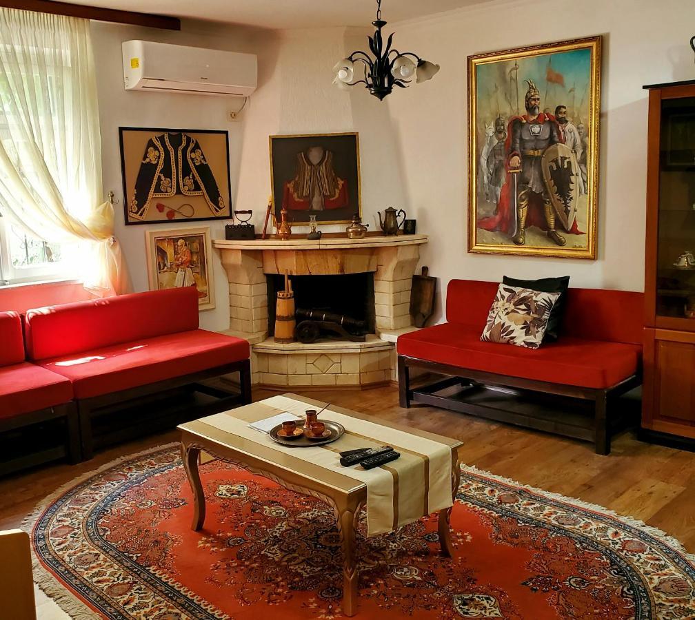 Unique Traditional House, Hosted By J&G Тирана Экстерьер фото