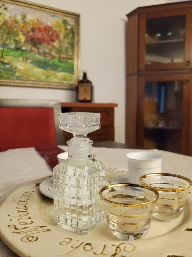 Unique Traditional House, Hosted By J&G Тирана Экстерьер фото
