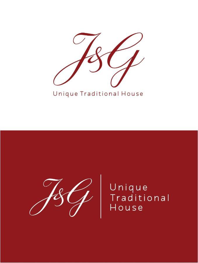 Unique Traditional House, Hosted By J&G Тирана Экстерьер фото